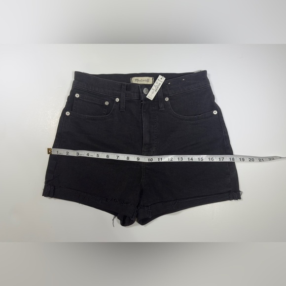 Madewell Black Women's Jean Shorts 🖤
*NEW WITH TAGS 🏷️
99% COTTON ✅ - Picture 4 of 10